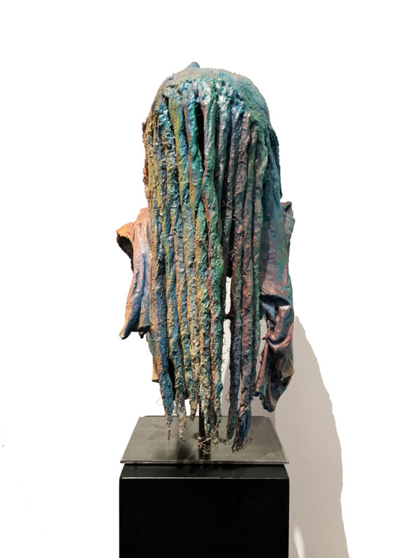 Titre : RASTA - 2020 Mixed media, resin, concrete and acrylic Taille : 57x30x27 cm